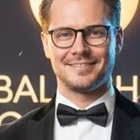 Close-up of the original face in the Awards Show template
